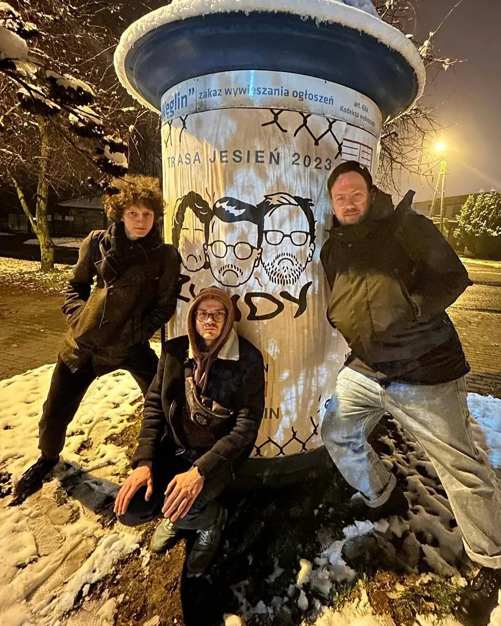 Tatuaż z postaciami w stylu gruby kontur i lettering (zdjęcie 5) — tatuaż, Wujek Darek, Warszawa, Polska