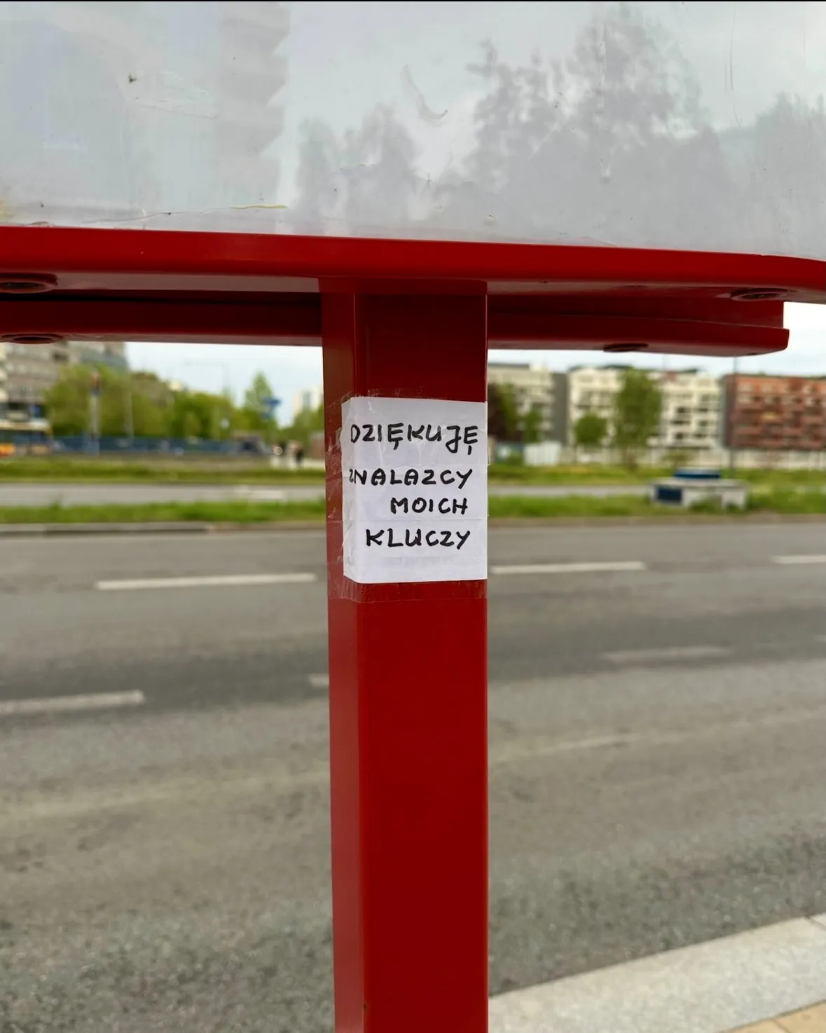 Ignorant tatuaż z grzybem trzymanym w dłoni na nadgarstku (zdjęcie 4) — tatuaż, Wujek Darek, Warszawa, Polska